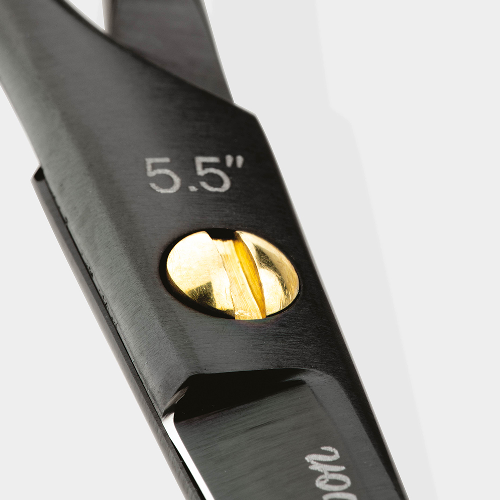 Iwasaki Nara Karbon fodrászolló 5,5